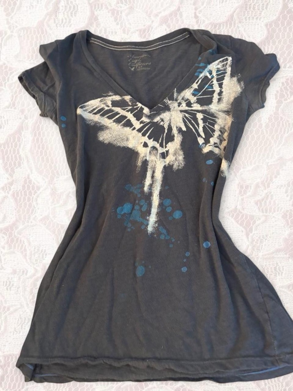 Women’s navyButterfly Graphic V-Neck Tee
